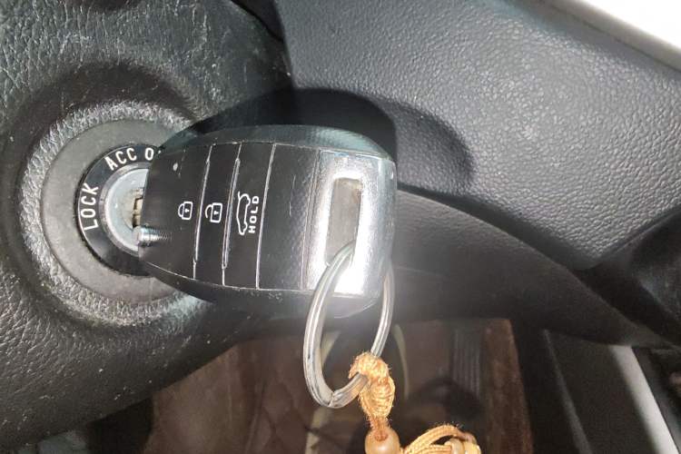 Used Kia Carens 2013 2.0L 5-Seater Automatic Comfort Version China V Standard