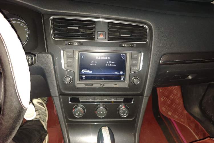 Used Volkswagen Golf 2016 1.6L Automatic Comfort Model Audio And AC Panel