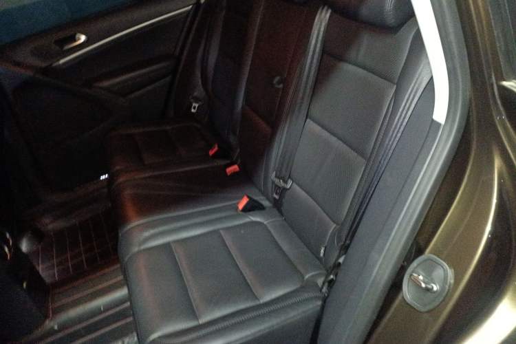 Used Volkswagen Tiguan L 2015 2.0 TSI Automatic All-Wheel Drive Luxury Edition