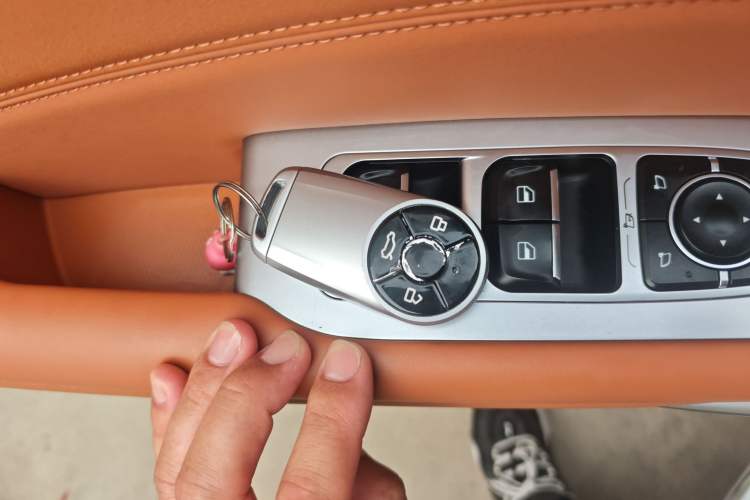 Used ORA Lightning Cat 2022 555 km Luxury Edition Vehicle Key