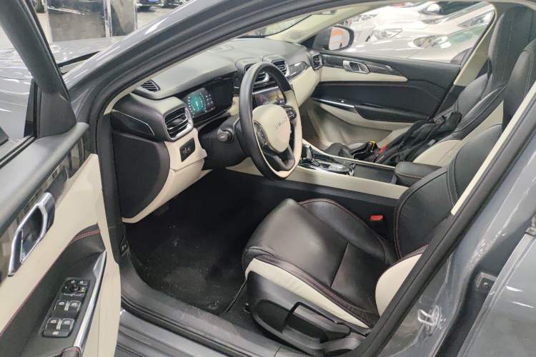 Used Lynk & Co 02 2019 High-Energy Edition 2.0T Automatic Two-Wheel Drive Zhaoban Model China VI Standard Driver Seat