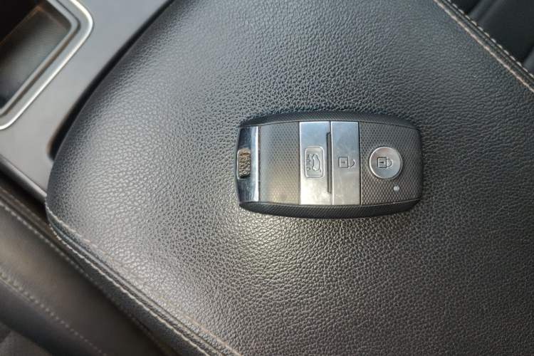 Used Kia Sorento 2015 Sorento L 2.2T Diesel 4WD Elite Edition 7 Seats China IV Standard Vehicle Key