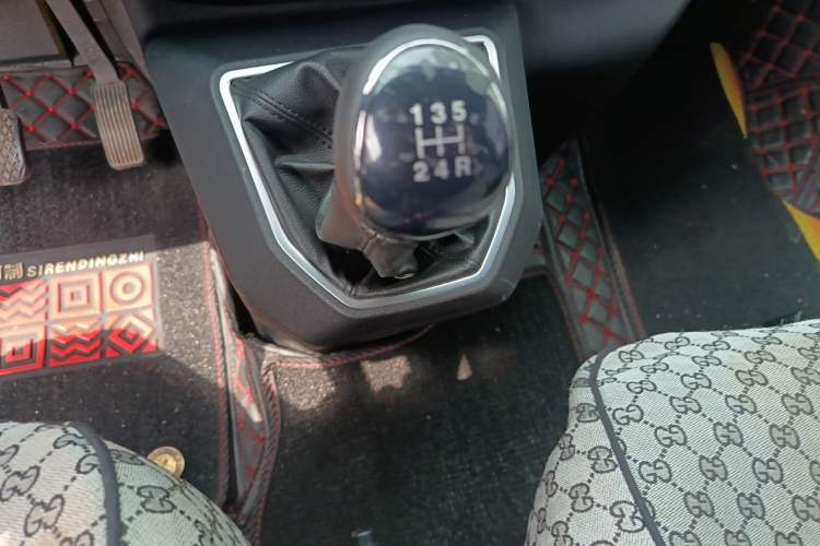 Used JMC Transit 2021 2.8T Space King Standard Version Short Wheelbase Mid-Height Roof 6-Seater Diesel Euro VI JX493
