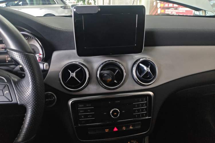 Used Mercedes-Benz GLA 2016 GLA 200 Fashion Model Audio And AC Panel