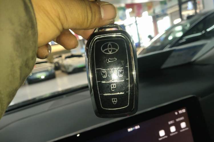 Used Toyota Granvia 2024 2.5L Hybrid Comfort Edition Interior 1