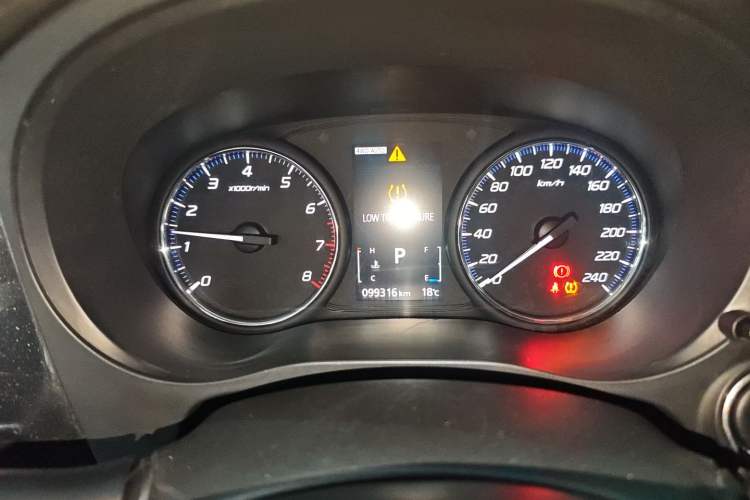 Used Mitsubishi Outlander 2019 2.4L 4x4 Zhi Xiang Edition 5 Seats China VI Standard