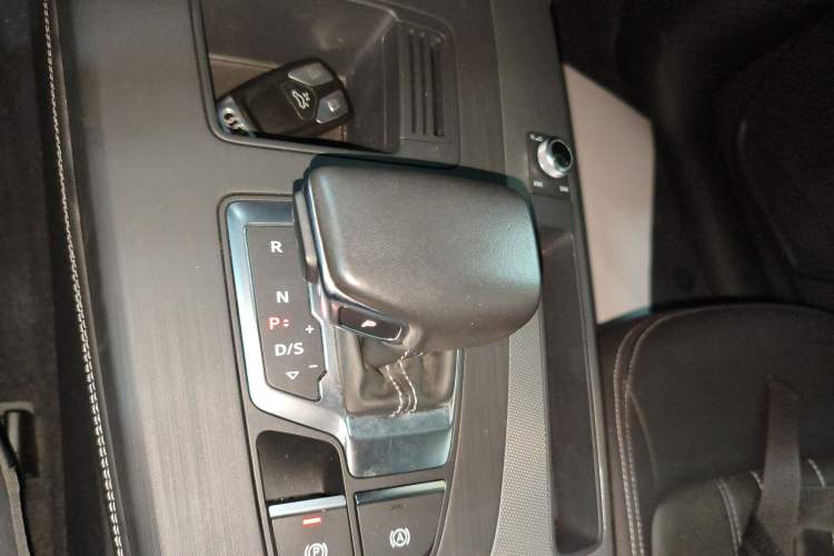 Used Audi Q5L 2023 40T Fashionable and Elegant Version
