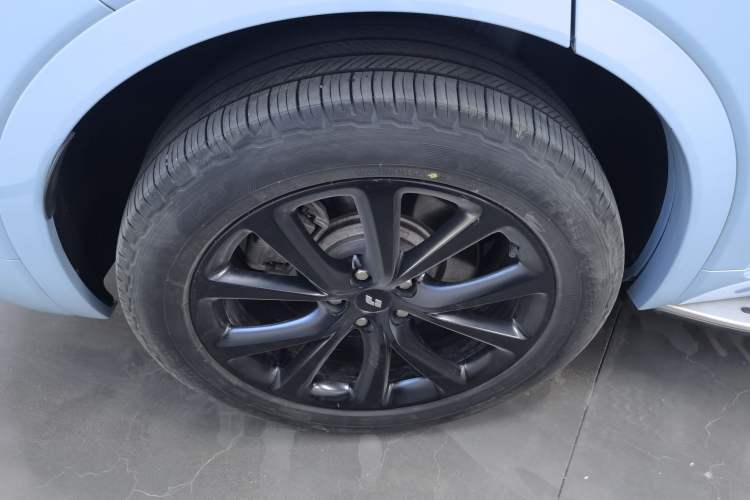 Used Li Auto ONE 2020 Extended-Range 6-Seater Version Right Rear Wheel Hub