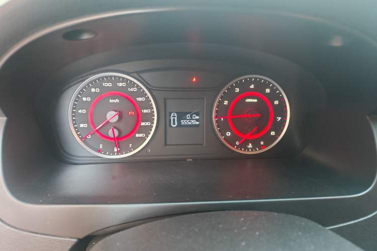 Used SAIC MAXUS G10 2014 2.4L Manual Elite Edition