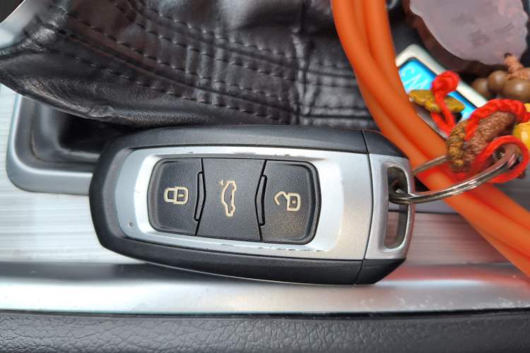 Used Geely Auto Vision X6 2016 1.3T CVT Flagship Model
