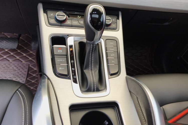 Used Geely Auto Emgrand X7 Sport 2018 1.8TD Automatic Two-Wheel Drive Smart Connect 4G Internet Edition
