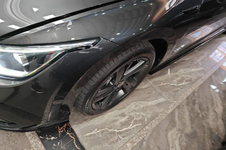 Used Volkswagen Golf 2023 Facelift 280TSI DSG R-Line Lite Left Front Wheel Hub