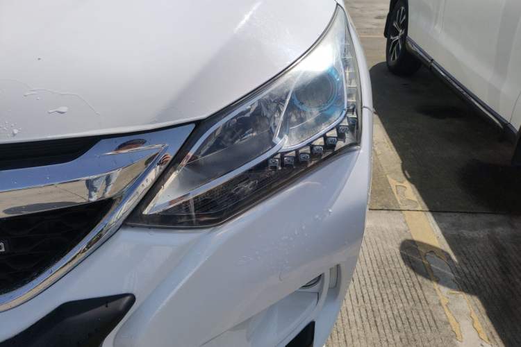 Used BYD Song 2016 Gaishi Edition 1.5TID Automatic Luxury Model Left Front Headlight