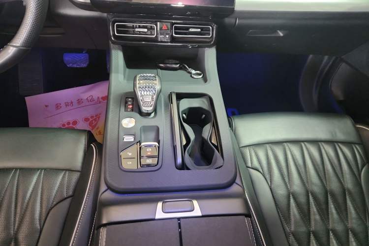 Used GAC Trumpchi GS8 2022 Flagship Series 2.0 TGDI Two-Wheel-Drive Prestige Edition (7 Seats) Gear Lever