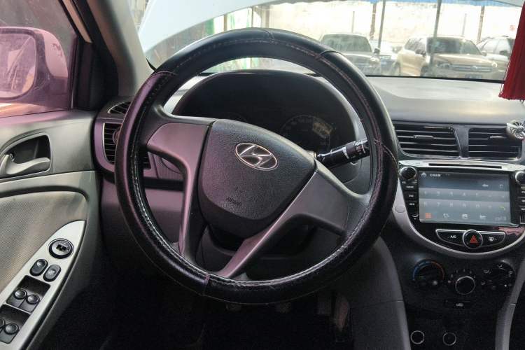Used Hyundai Verna (older generation) 2014 1.4L Manual Smart GLS Trim Steering Wheel
