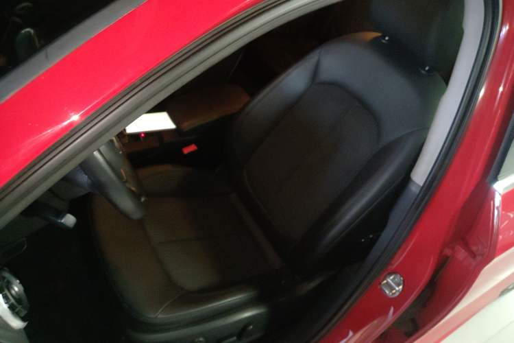 Used Audi A3 2014 Limousine 40 TFSI S line Comfort Model