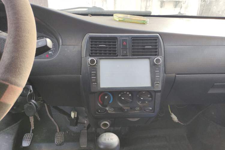 Used Wuling Rongguang 2012 1.5L Extended Standard Version Audio And AC Panel