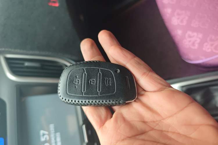 Used Hyundai ix25 2015 1.6L Automatic Two-Wheel Drive Smart GLS Trim Vehicle Key