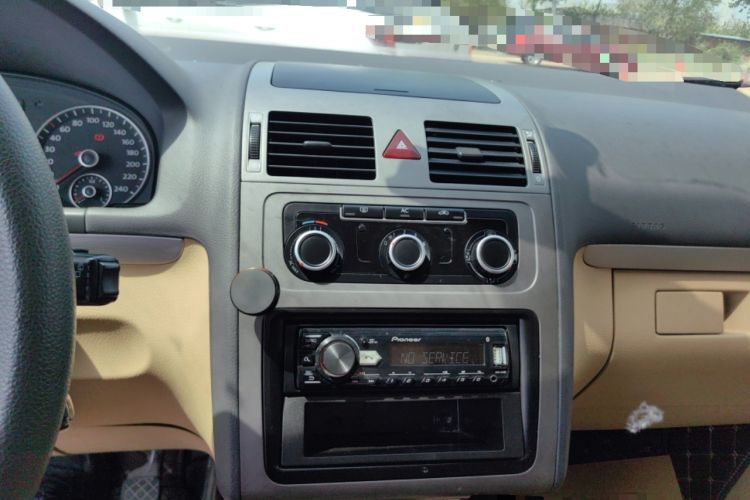 Used Volkswagen Touran 2011 1.4T Manual ZhiShang Edition 5-seater
