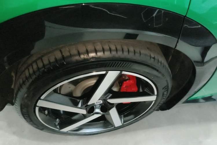 Used Xiaomi Auto YU7 2025 Ultra-Long Range High-Performance All-Wheel-Drive Max Edition Right Rear Wheel Hub