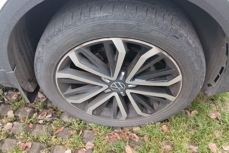 Used Volkswagen T-ROC 2021 Revised Version 280TSI DSG Two-Wheel Drive Comfort & Smart Connectivity Edition Right Front Wheel Hub