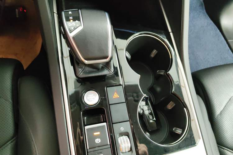 Used Volkswagen Touareg 2021 2.0 TSI Ruiyi Edition Gear Lever
