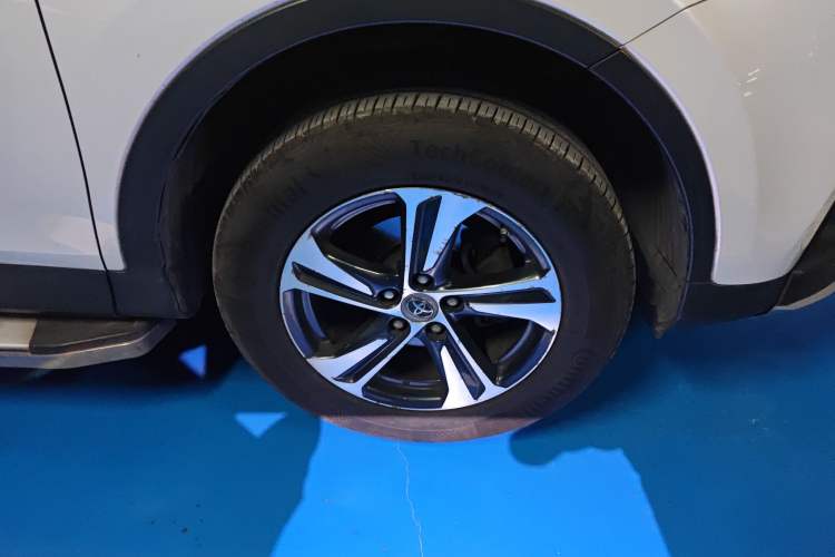 Used Toyota RAV4 2015 2.0L CVT Two-Wheel Drive Fashion Edition
