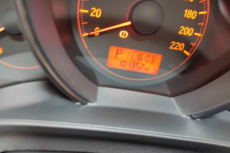 Used Honda Fit 2014 1.5L LX CVT Comfort Model Odometer Close Up