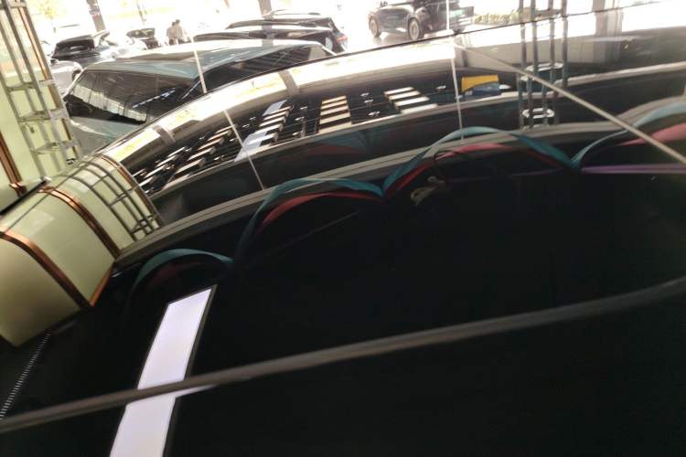 Used Zeekr 009 2024 7-Seater Walk-Through Version Four-Wheel Drive 108 kWh Roof