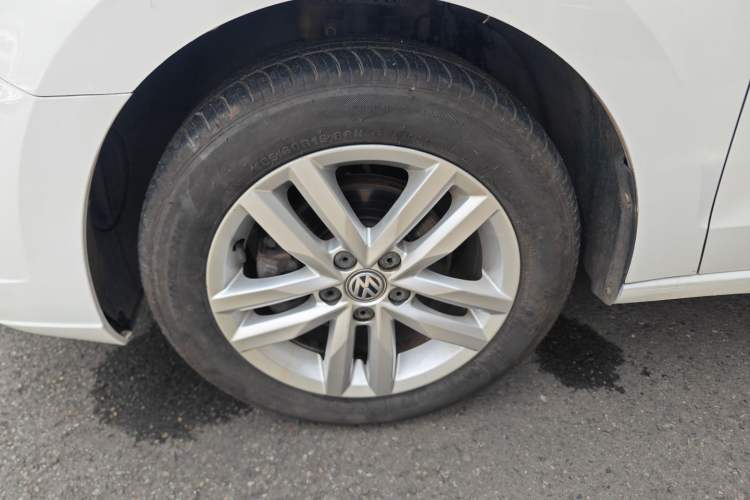 Used Volkswagen Jetta 2017 1.5L Automatic Comfort Model Left Front Wheel Hub