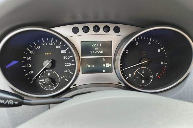 Used Mercedes-Benz M-Class 2010 ML 300 4MATIC
