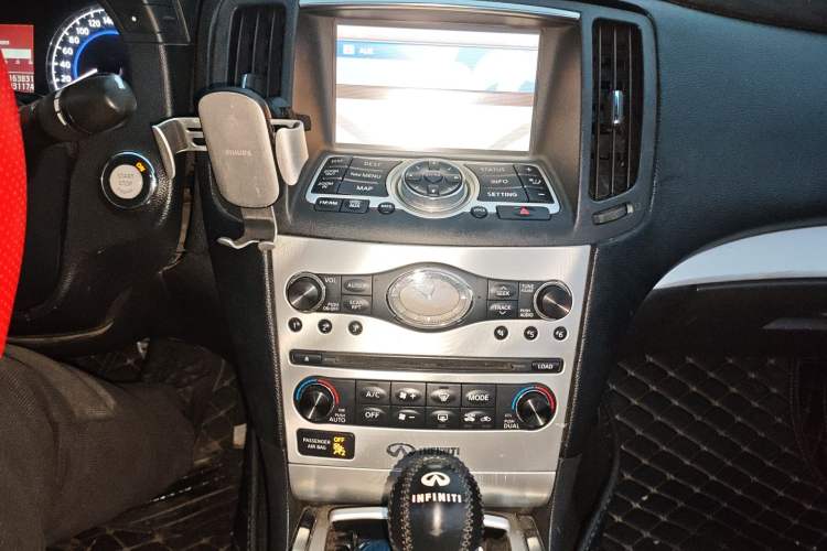 Used Infiniti G Series 2010 G37 Coupe Convertible Alloy Edition Audio And AC Panel