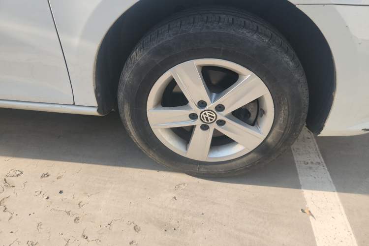 Used Volkswagen Bora 2014 1.6L Manual Fashion Edition Exterior 7