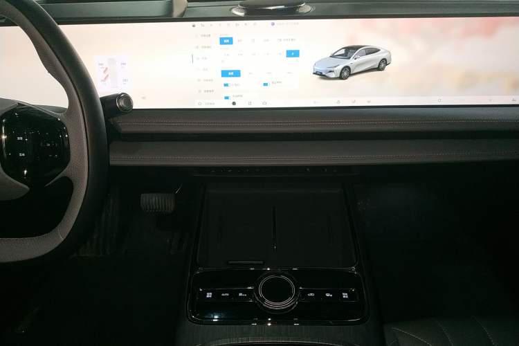 Used Geely Galaxy E8 2025 700 km Long-Range Intelligent Driving Version
