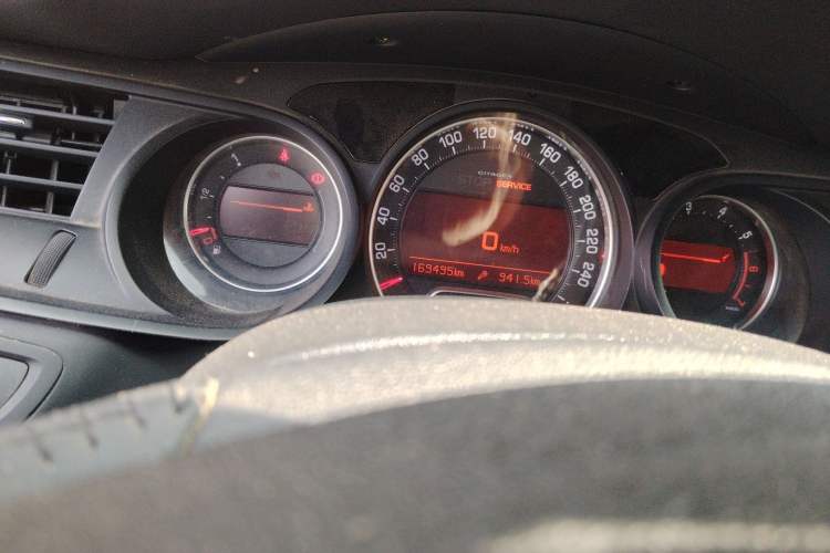 Used Citroen C5 2014 1.6T Automatic Prestige Model Odometer Close Up