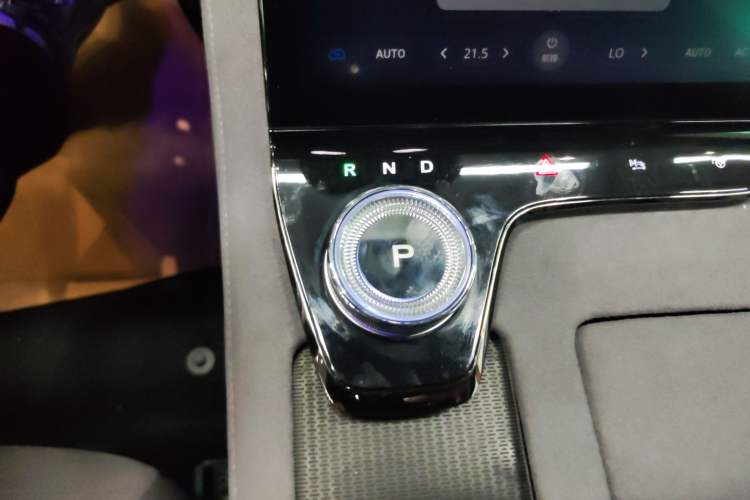 Used VOYAH PASSION 2024 PHEV Four-Wheel Drive Ultra-Long Range Flagship Model
