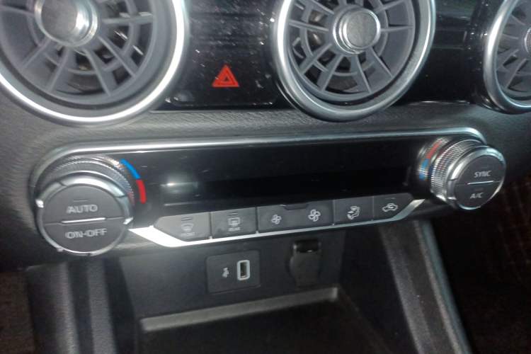 Used Nissan Sylphy 2022 1.6L XL CVT Enjoyment Edition Audio And AC Panel