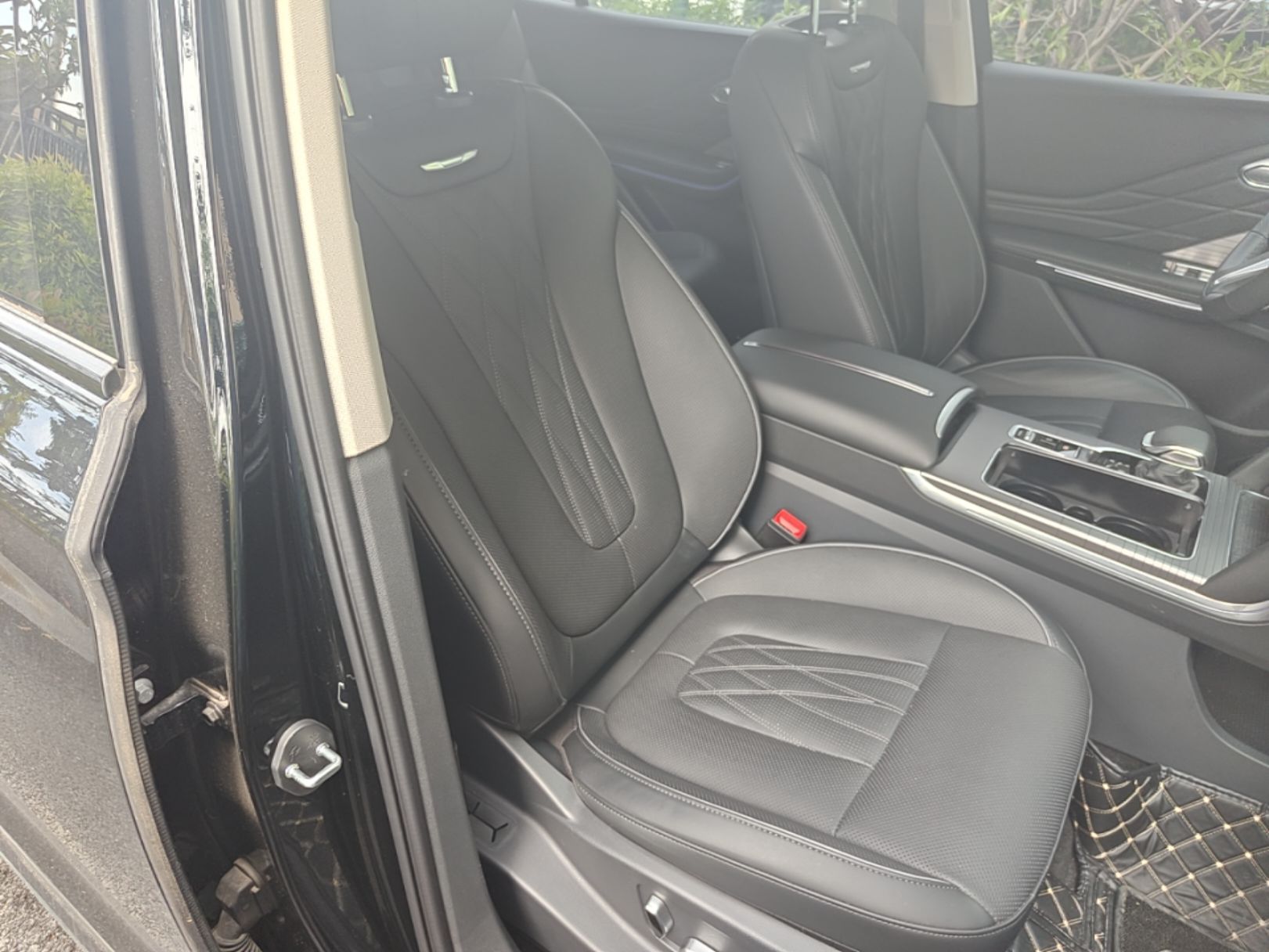 Hongqi HS7 PHEV 2024 2.0T PHEV Four-Wheel Drive Flagship Edition 6 Seats — снимка 19