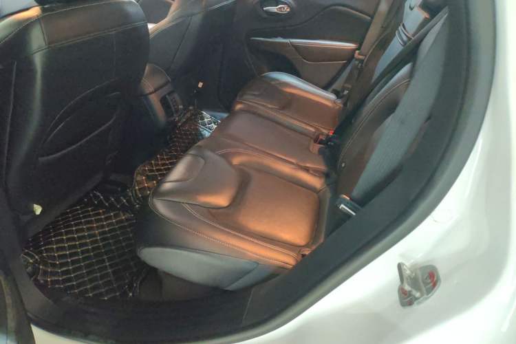 Used Jeep Cherokee 2016 2.4L Superior Edition
