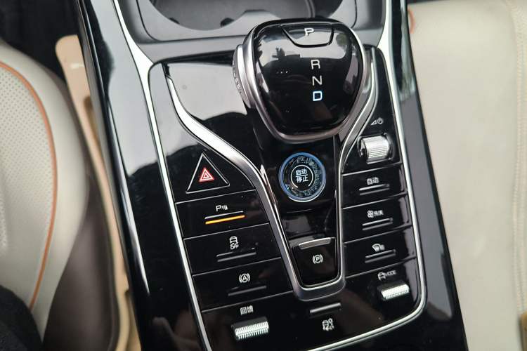 Used BYD Qin PLUS 2024 Honor Edition EV 510KM Leading Model Gear Lever