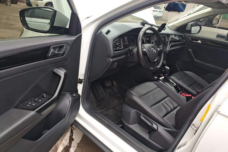 Used Volkswagen T-ROC 2018 280TSI DSG Two-Wheel Drive Comfort Version China VI Standard
