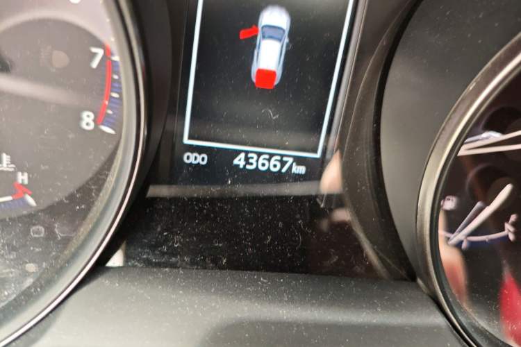 Used Toyota C-HR 2020 2.0L Leading Edition Odometer Close Up