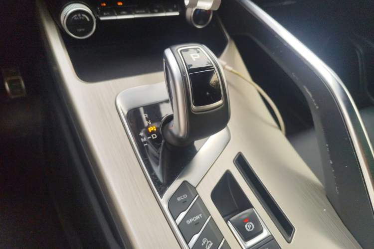 Used Geely Auto Coolray 2019 Sport Model 260T DCT Battle China V Standard Gear Lever