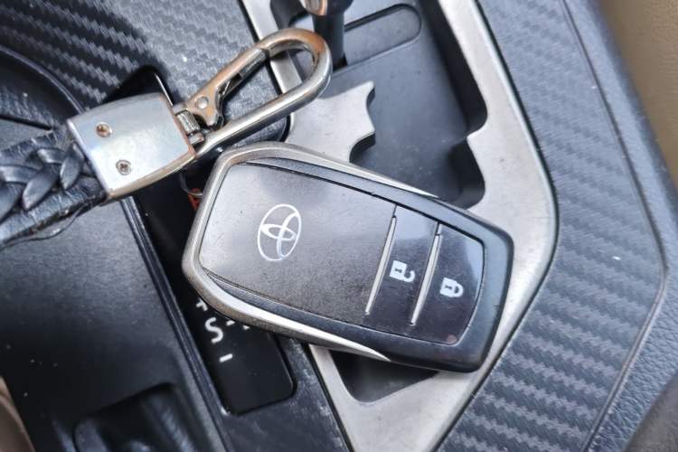 Used Toyota RAV4 2013 2.5L Automatic 4x4 Elite Edition Vehicle Key