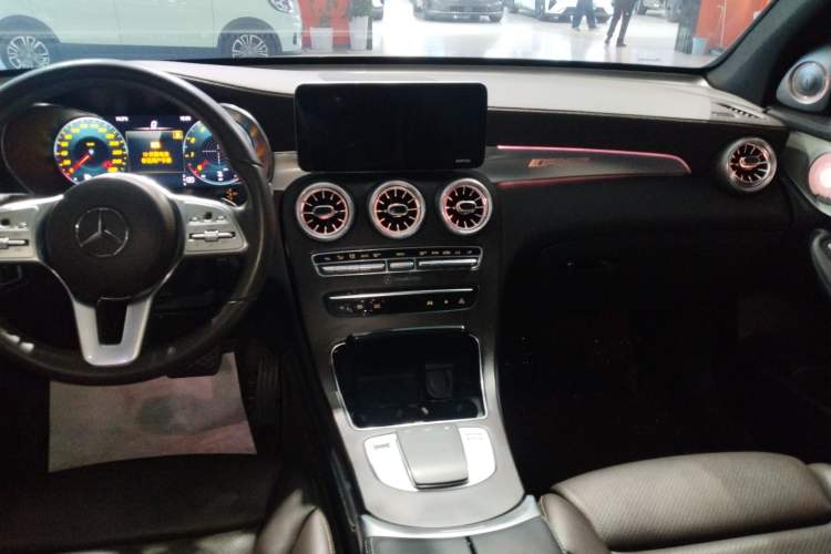 Used Mercedes-Benz GLC 2020 Facelift GLC 260 L 4MATIC Luxury Edition Audio And AC Panel