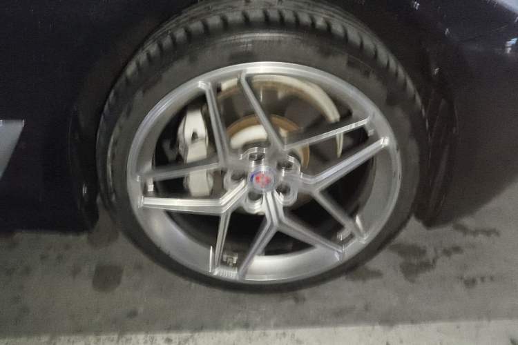 Used BMW 5 Series New Energy 2020 Mileage Upgrade Version 530Le Luxury Package Right Front Wheel Hub