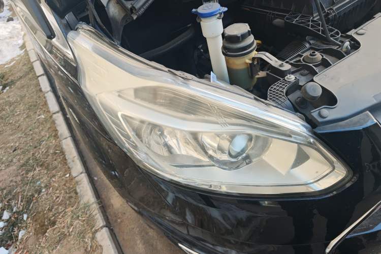 Used Ford Tourneo Custom 2016 2.0T Manual Elite Edition Right Front Headlight