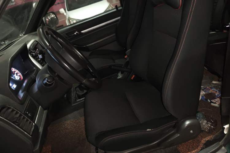 Used Isuzu Pickup 2015 3.0T Two-Wheel Drive 4KH1CT
