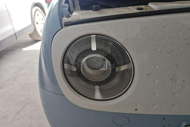 Used ORA Black Cat 2022 351 km Range Luxury Version Lithium-Ion Battery Right Front Headlight