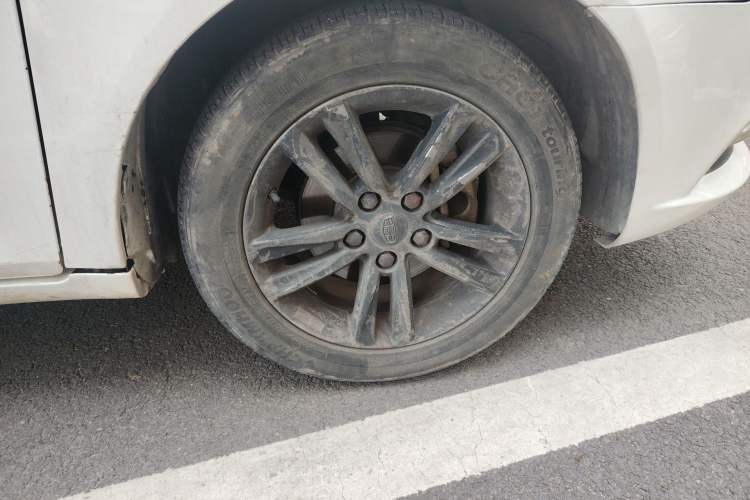 Used Geely Auto Emgrand 2017 Sedan Million Edition 1.5L Manual Upward Connect Version Right Front Wheel Hub